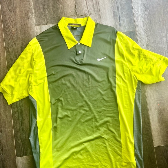 Nike Men's Green and Yellow golf Polo Shirt - Picture 1 of 2